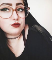 Lena, Straight